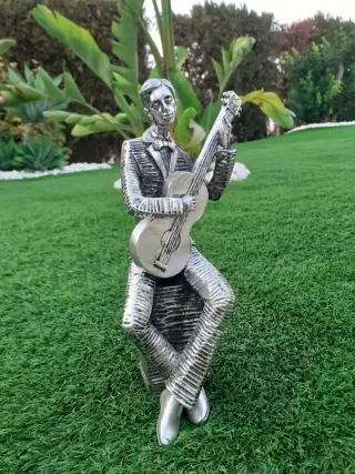 Figura músico guitarrista metal