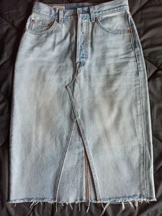 Falda Levi's tiro alto vaquera.