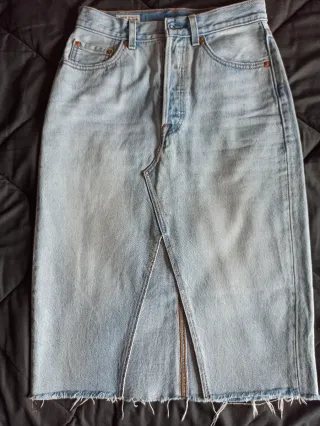 Falda Levi's tiro alto vaquera.