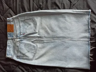 Falda Levi's tiro alto vaquera.