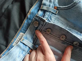 Falda Levi's tiro alto vaquera.