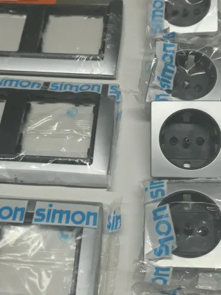 Marcos y tapas de enchufes Simón 82
