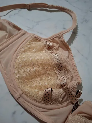 Reggiseno beige con dettagli oro