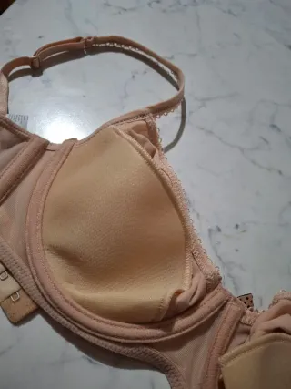 Reggiseno beige con dettagli oro