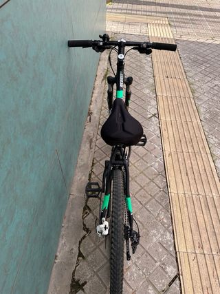 Bicicleta BTWIN Negra y Verde