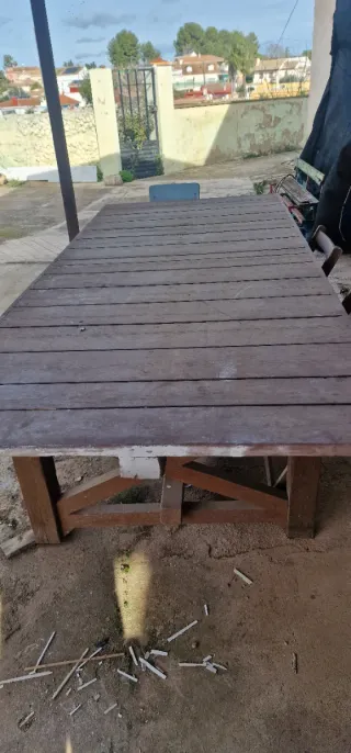 Mesa de madera rústica grande