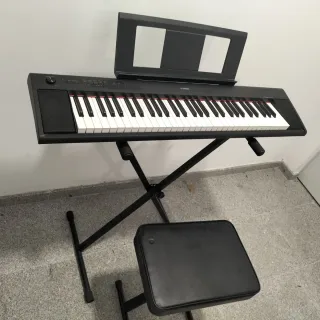Teclado Yamaha Piaggero, pedal soporte y banqueta