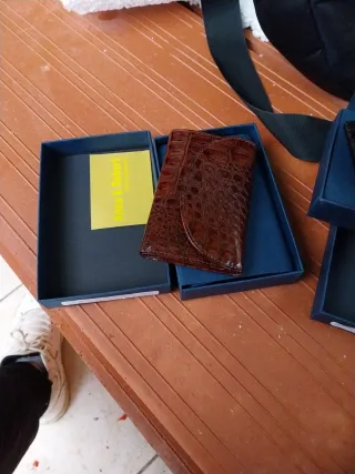 Portafoglio in pelle effetto coccodrillo