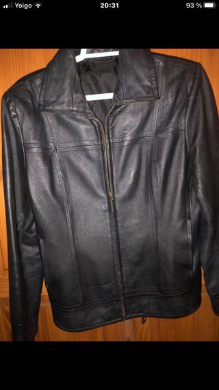 Chaqueta de piel negra