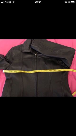 Chaqueta de piel negra