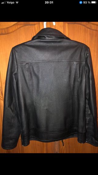 Chaqueta de piel negra