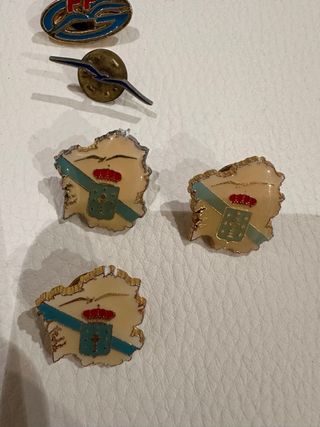 Lote de pins antiguos