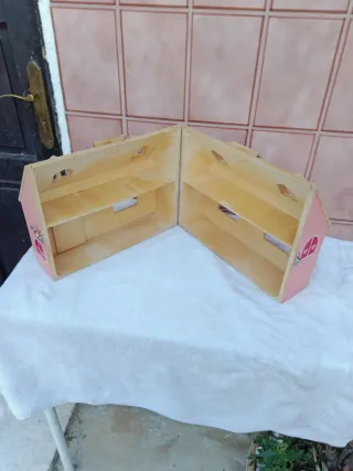 Casita de muñecas de madera