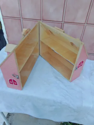 Casita de muñecas de madera
