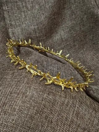 Corona di spine dorate