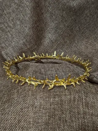 Corona di spine dorate