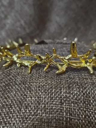 Corona di spine dorate