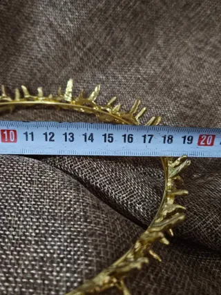 Corona di spine dorate