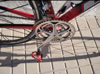 Bicicleta de carretera LOOK Roja y Negra