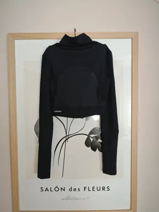 Top negro Adidas manga larga cropped