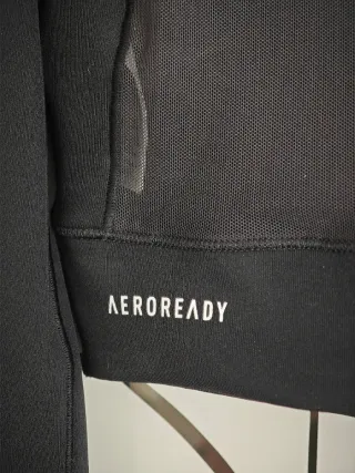 Top negro Adidas manga larga cropped