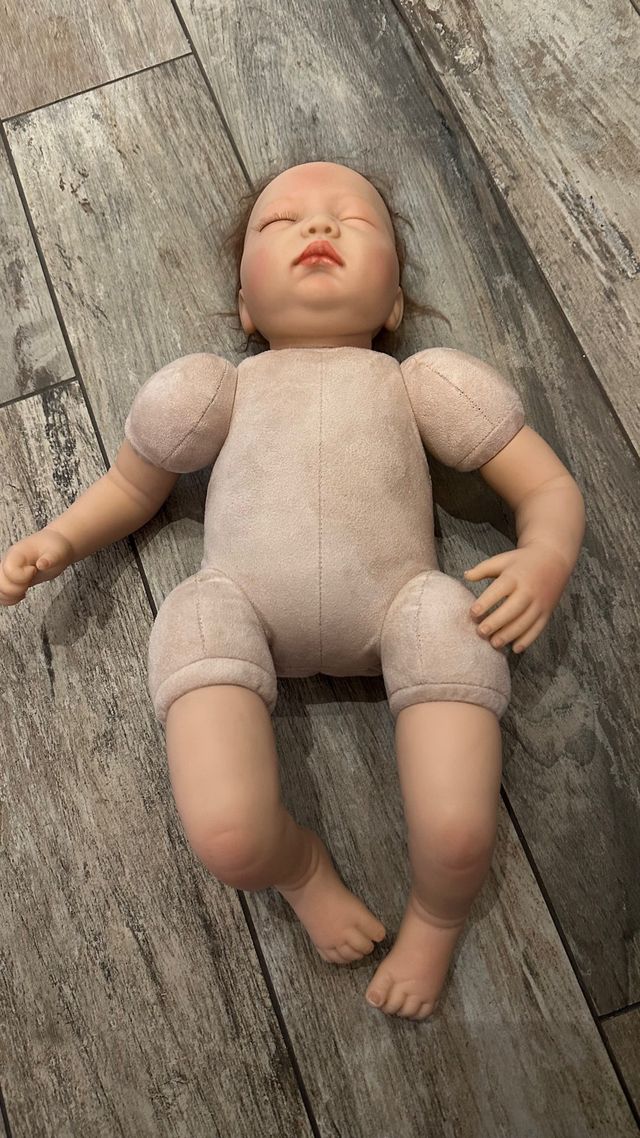 Muñeca bebé realista