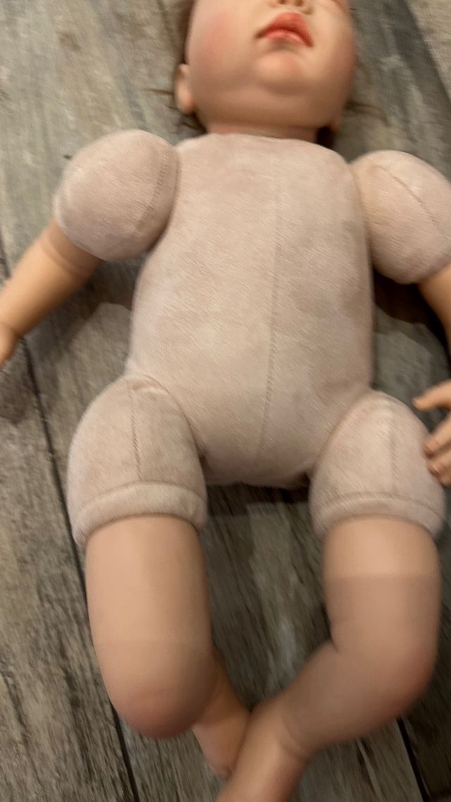 Muñeca bebé realista
