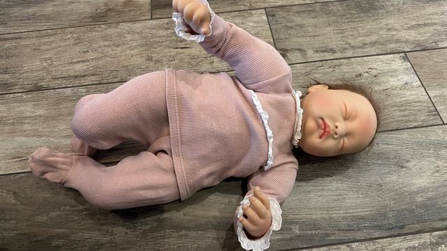 Muñeca bebé realista