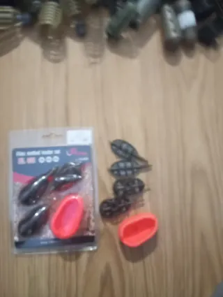 Conjunto cañas y cebadores feeder