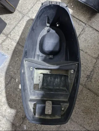 Baúl bajo asiento Kymco Movie 125