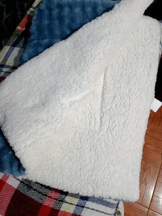 Camita y manta para mascotas