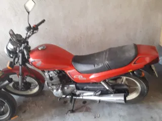 Moto Honda CB 250 Roja
