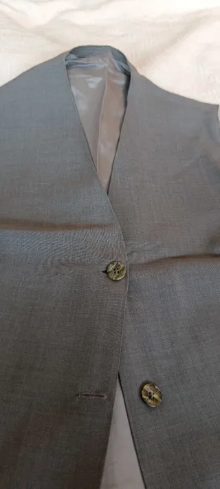 Vendo conjunto de traje con chaleco.