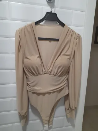 Body mujer escote pico manga larga