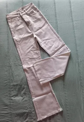 Pantalón vaquero blanco cropped flare mujer
