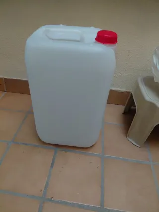 Bidon in plastica da 25 L con coperchio rosso