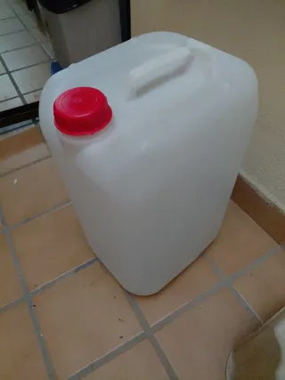 Bidon in plastica da 25 L con coperchio rosso