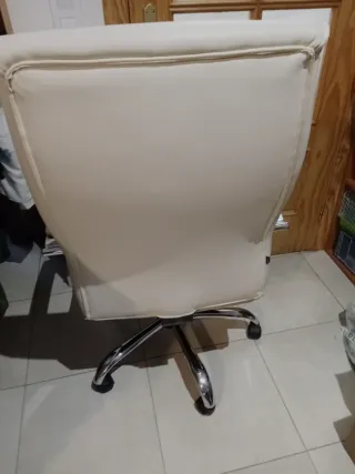 Silla de oficina blanca
