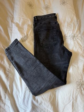 Pantalón vaquero negro