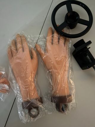 Mani per estetica con accessori