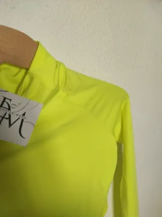 Body amarillo flúor cuello tiro alto ibiza