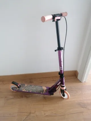 Patinete Oxelo MID5 morado y rosa. En Valladolid.
