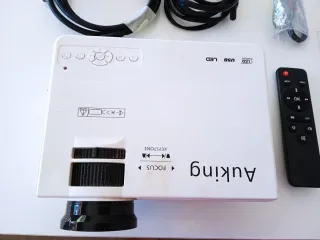 Proyector Auking Blanco con Mando