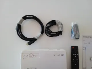 Proyector Auking Blanco con Mando