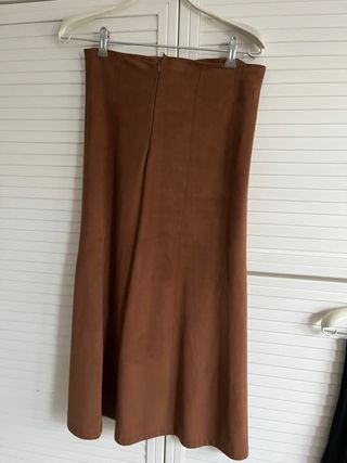 Falda larga marrón ante y negra plisada