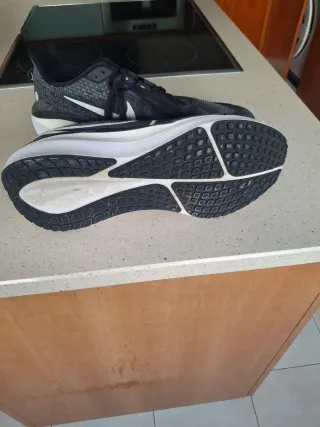 Zapatillas Nike ZoomX Negras y Blancas