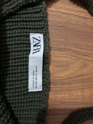 Top Zara verde con cordones talla M