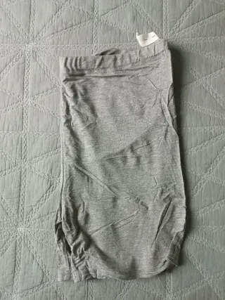 Pantalón corto premamá. Talla M. Gris.