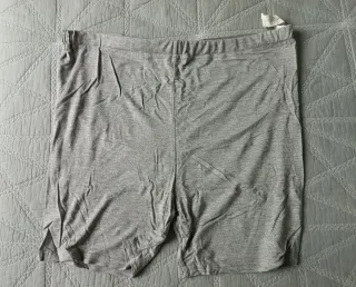 Pantalón corto premamá. Talla M. Gris.