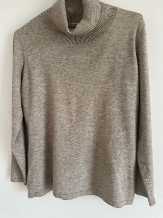 Jersey Punto Roma cuello alto beige